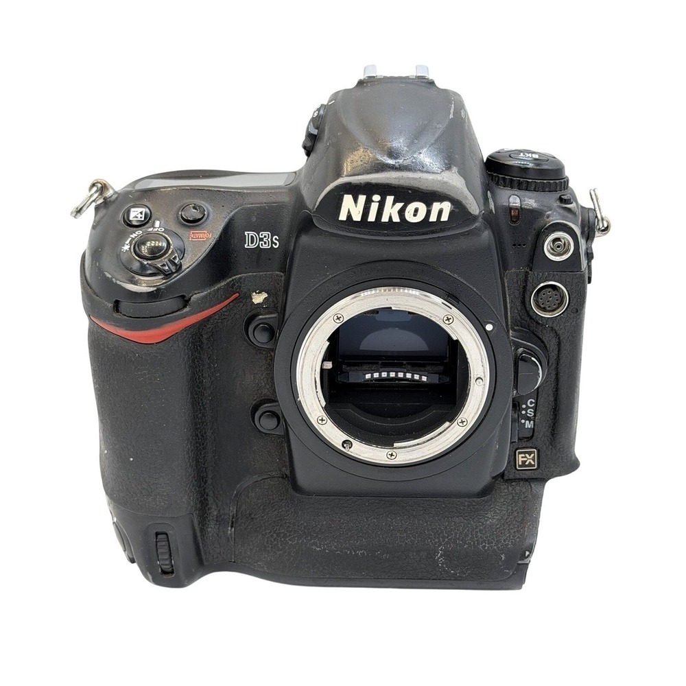 Nikon D3S 12.1 MP Digital SLR Camera Body Only - Shutter count 329,986 Works